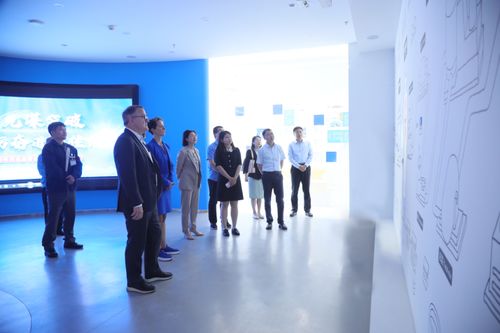 深化經貿合作，共探醫藥未來 德國黑森州經濟部外貿司司長一行考察聯環藥業